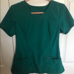 HUNTER GREEN. Scrub top